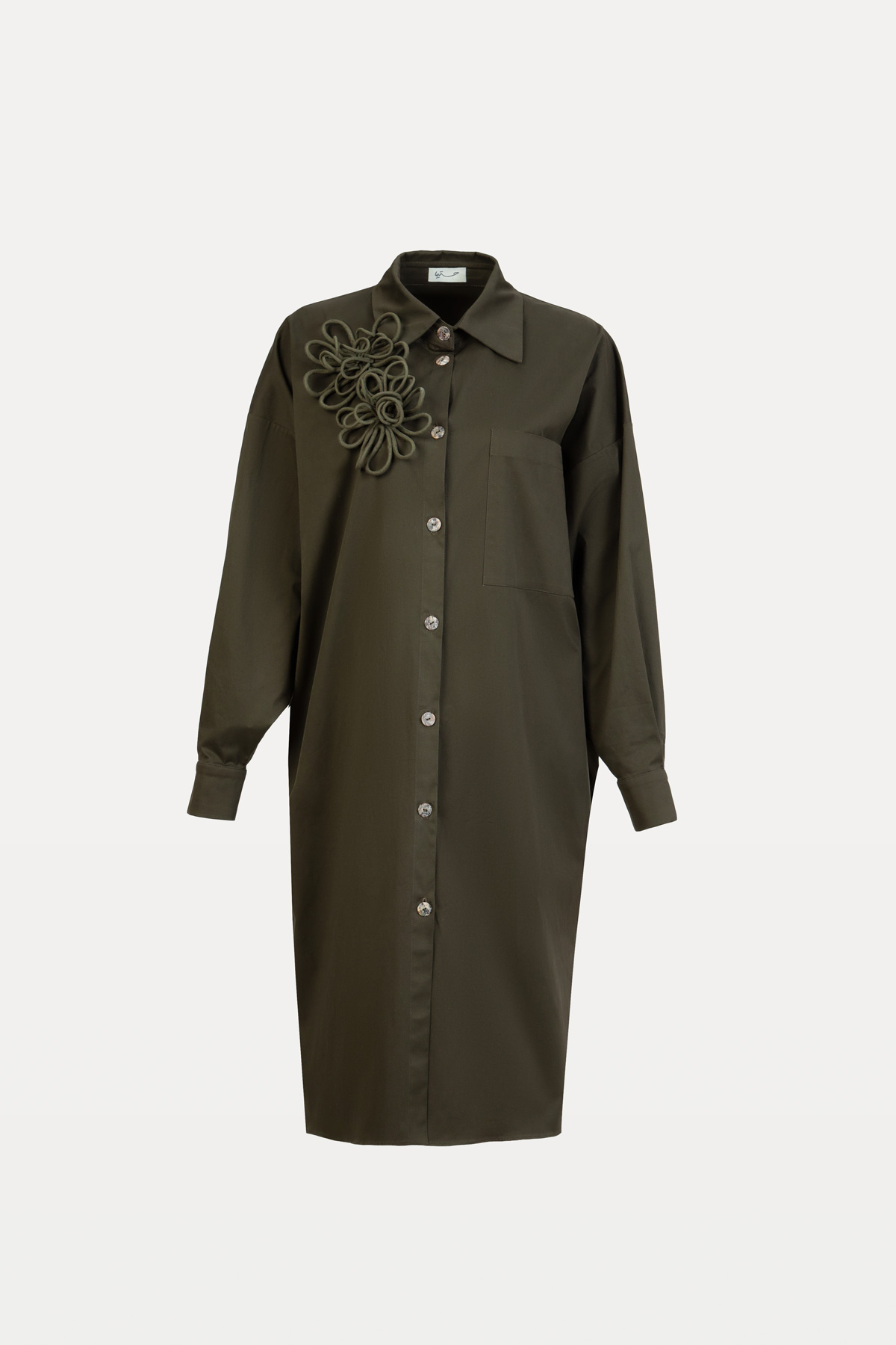 Kaftan with flower decorations